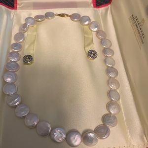 NWOT Pearl necklace with matching stud earrings